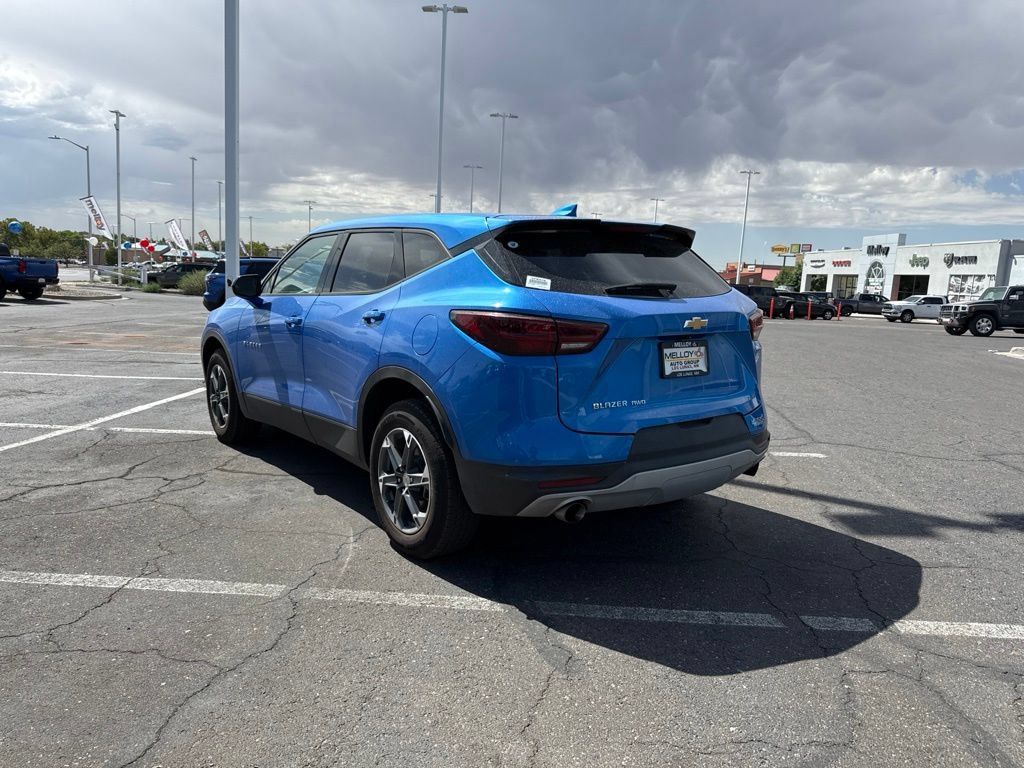 Certified 2025 Chevrolet Blazer LT AWD/4WD image 2