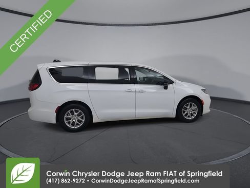 Certified 2024 Chrysler Pacifica Touring-L FWD image 16