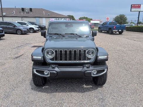 Used 2025 Jeep Wrangler Unlimited Sahara w/ Safety Group AWD/4WD image 16