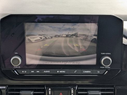 Used 2025 Nissan Pathfinder SV image 30