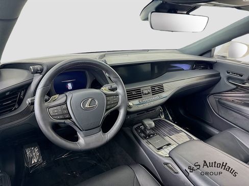 Used 2019 Lexus LS 500 w/ Accessory Package (Z2) image 29