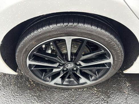 Used 2018 Toyota Camry XSE image 12