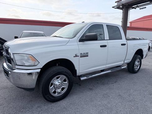 Used 2015 RAM 2500 Tradesman w/ Chrome Appearance Group AWD/4WD image 2
