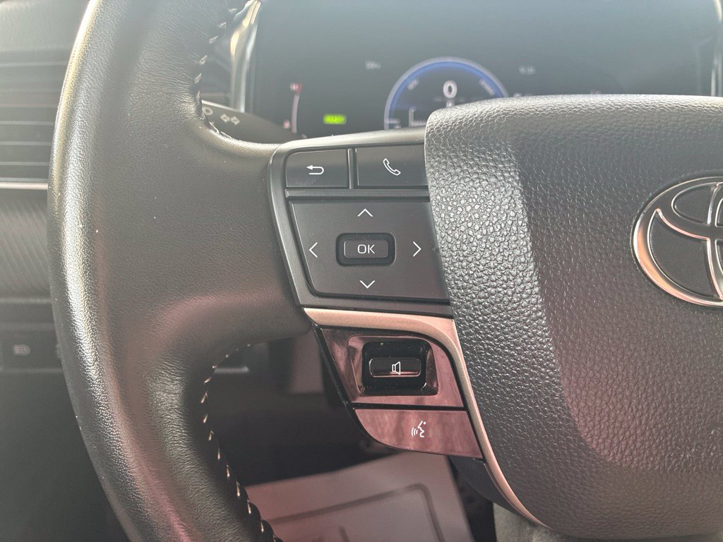 Used 2025 Toyota Camry SE FWD image 38