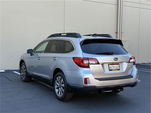 Used 2016 Subaru Outback 2.5i Limited AWD/4WD image 4