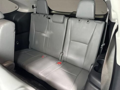 Used 2022 Toyota Highlander XLE AWD/4WD image 18