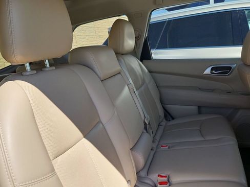Used 2018 Nissan Pathfinder Platinum FWD image 22