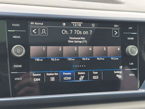 Certified 2022 Volkswagen Taos SE w/ Panoramic Sunroof Package image 25