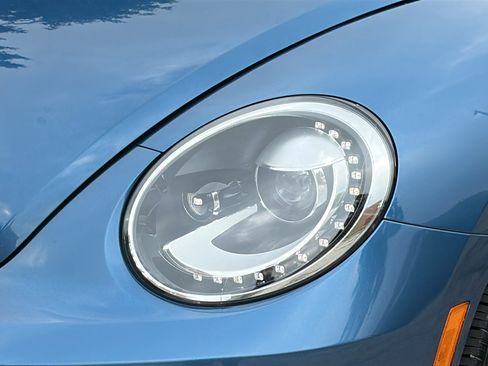 Used 2019 Volkswagen Beetle 2.0T SE FWD image 4