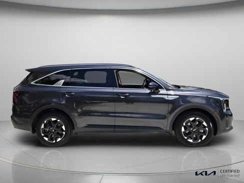 Certified 2025 Kia Sorento S w/ Panoramic Sunroof Package FWD image 4