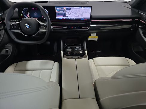 New 2026 BMW 530i RWD image 8