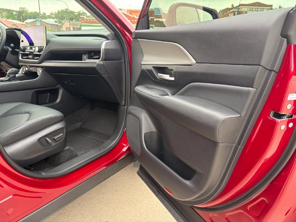 Used 2026 Toyota Grand Highlander AWD Hybrid image 9