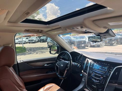Used 2018 Cadillac Escalade Premium Luxury AWD/4WD image 25
