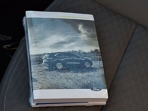 Used 2022 Ford Escape SE w/ Cold Weather Package image 25