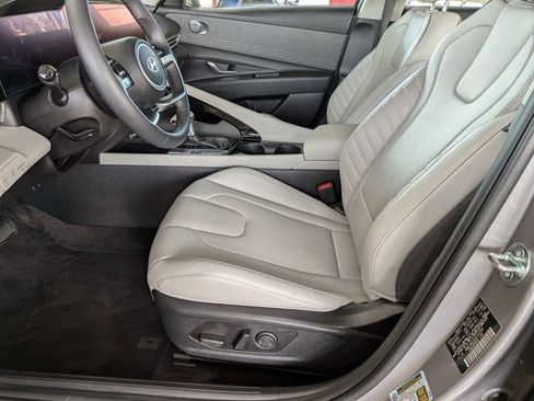 Used 2025 Hyundai Elantra Limited FWD image 11