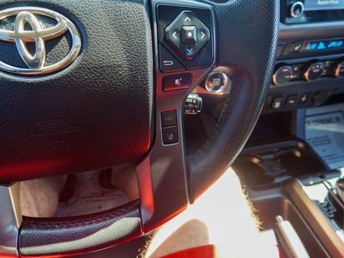 Used 2022 Toyota Tacoma TRD Off-Road w/ TRD Premium Off Road Package AWD/4WD image 22