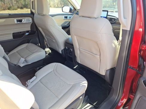 Certified 2021 Ford Explorer Platinum w/ Equipment Group 601A image 20