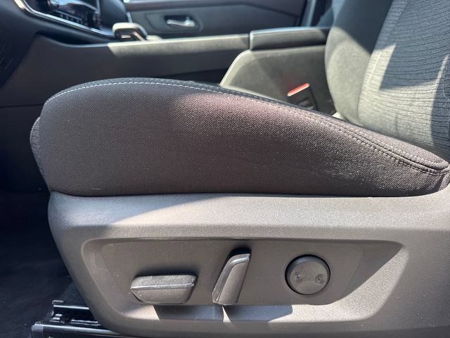 Used 2023 Nissan Rogue SV AWD/4WD image 14
