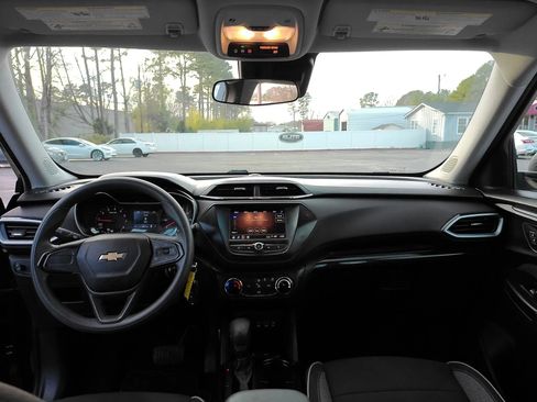 Used 2021 Chevrolet TrailBlazer LS FWD image 20