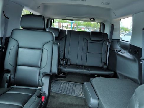Used 2018 Chevrolet Tahoe LT w/ LT Signature Package AWD/4WD image 2
