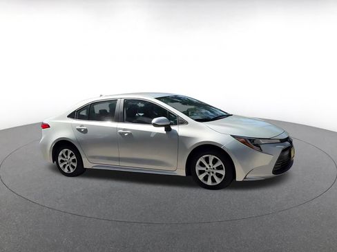 Used 2025 Toyota Corolla LE FWD image 2