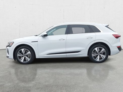 Used 2024 Audi Q8 e-tron Premium Plus w/ Premium Plus Package AWD/4WD image 8