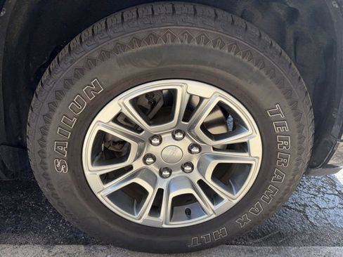 Used 2024 Jeep Wagoneer L Base image 30