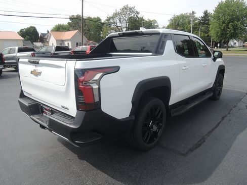 New 2025 Chevrolet Silverado EV LT image 11