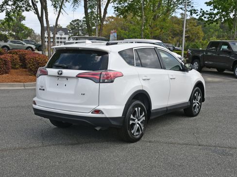 Used 2017 Toyota RAV4 LE FWD image 4