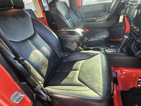 Used 2013 Jeep Wrangler Unlimited Sahara AWD/4WD image 31