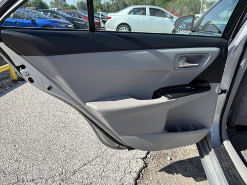 Used 2015 Toyota Camry LE FWD image 28