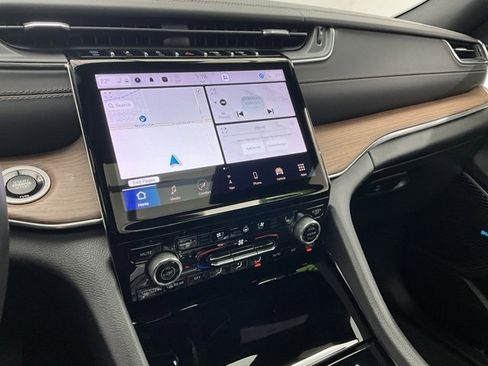 Used 2022 Jeep Grand Cherokee Summit w/ Luxury Tech Group V image 11