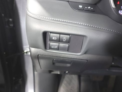 Used 2023 Toyota Highlander XLE image 19