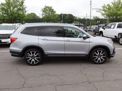 Used 2022 Honda Pilot Touring image 11
