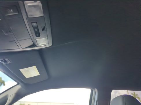 Used 2017 Toyota Tacoma TRD Sport w/ Tow Package (A/T) image 12