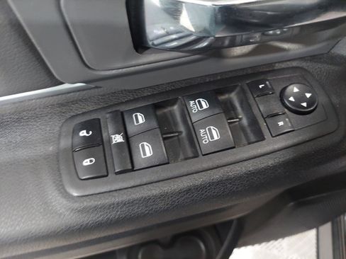 Used 2023 RAM 1500 Classic SLT AWD/4WD image 17
