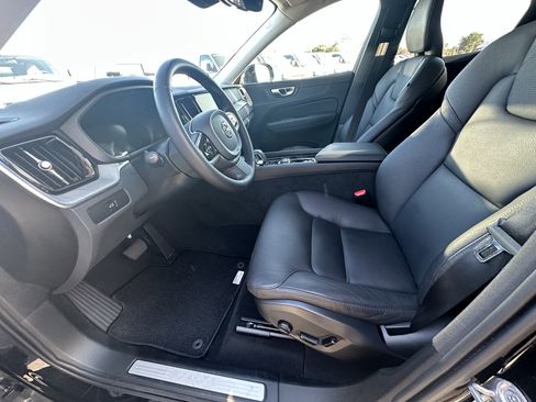 Used 2025 Volvo XC60 B5 Plus image 26
