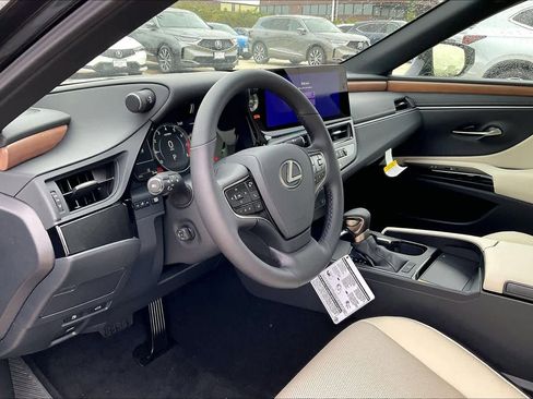 New 2025 Lexus ES 350 image 10