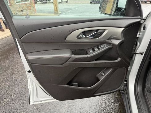 Used 2020 Chevrolet Traverse LT image 13