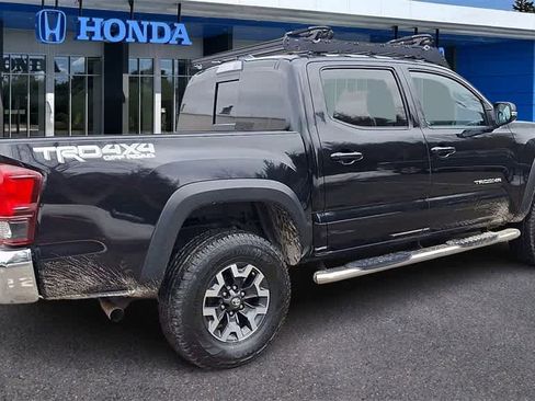 Used 2019 Toyota Tacoma TRD Off-Road image 8