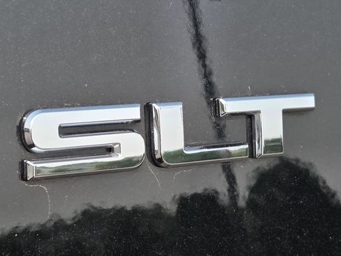Used 2019 GMC Acadia SLT w/ Black Edition FWD image 8