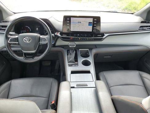 Used 2021 Toyota Sienna LE FWD image 12