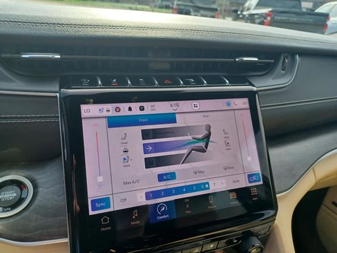 Used 2023 Jeep Grand Cherokee L Limited w/ Luxury Tech Group II image 11