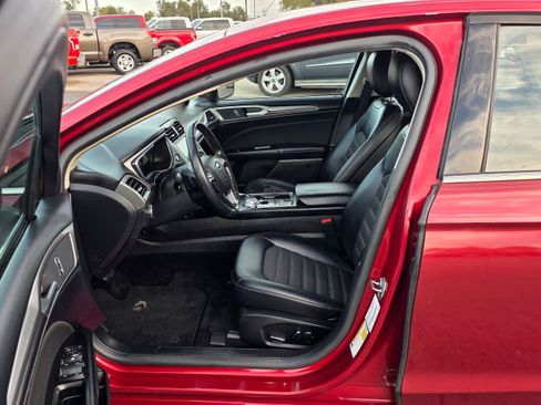 Used 2017 Ford Fusion SE w/ Equipment Group 201A image 13