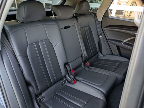 Used 2025 Audi Q5 Premium w/ Convenience Package image 29