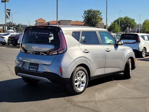 Certified 2025 Kia Soul LX w/ LX Technology Package FWD image 6
