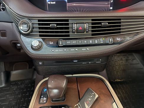 Used 2020 Lexus LS 500 w/ Accessory Package (Z2) image 20