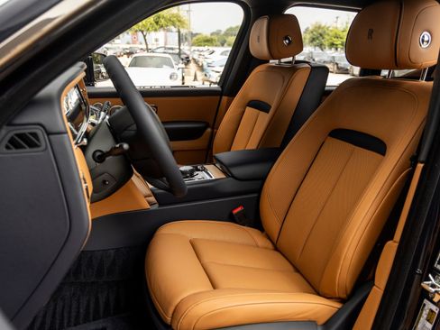 New 2026 Rolls-Royce Cullinan AWD/4WD image 31