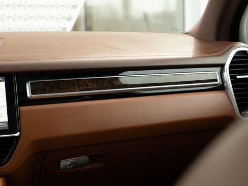 Used 2021 Porsche Cayenne image 15