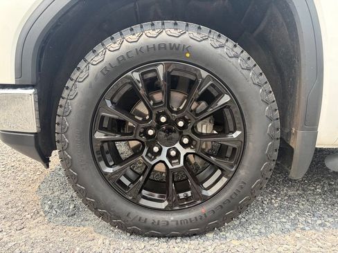 Used 2023 GMC Sierra 1500 SLT AWD/4WD image 6